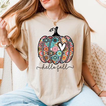 "Hello Fall" T-Shirt – Boho Pumpkin Vibes for a Cozy Autumn Look