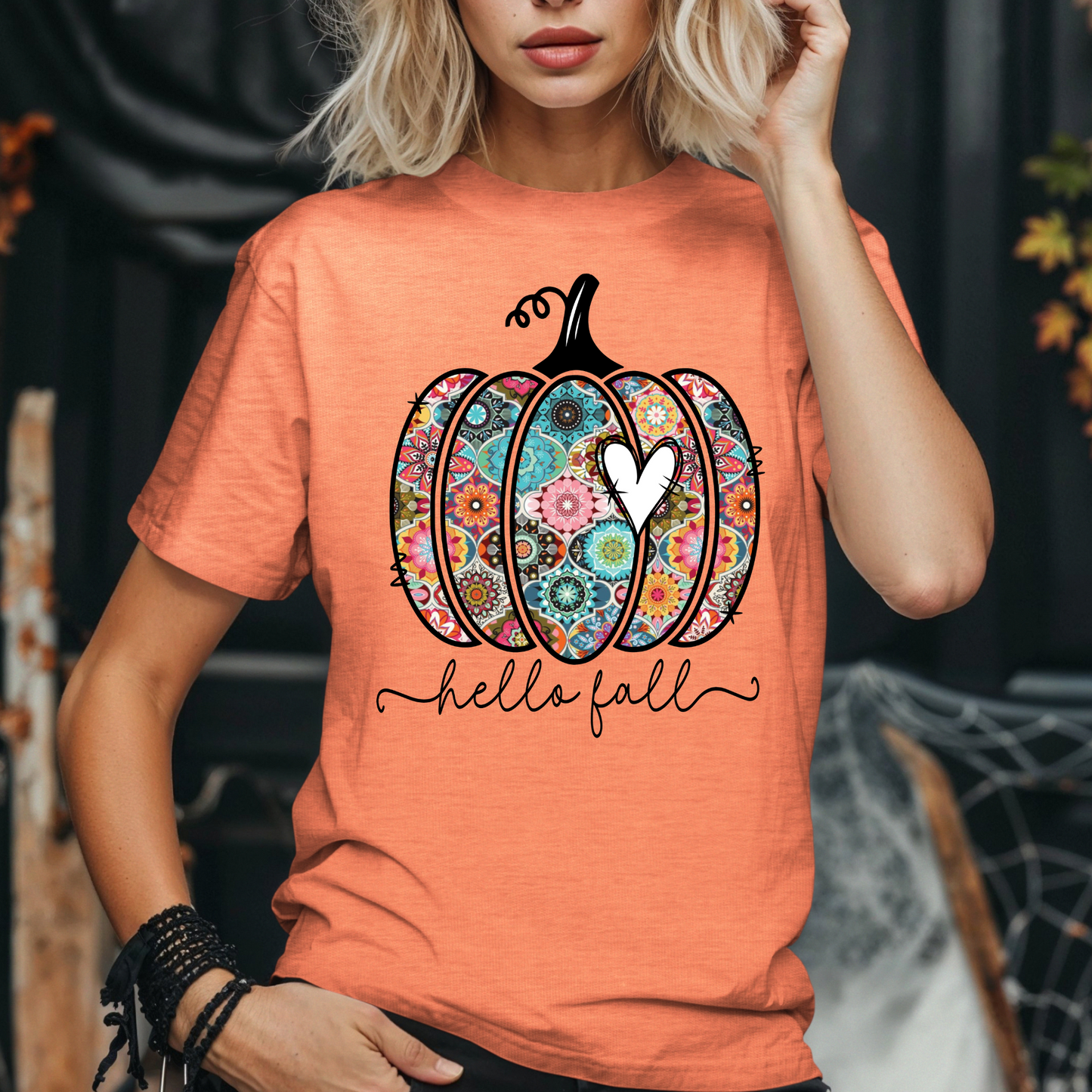 "Hello Fall" T-Shirt – Boho Pumpkin Vibes for a Cozy Autumn Look